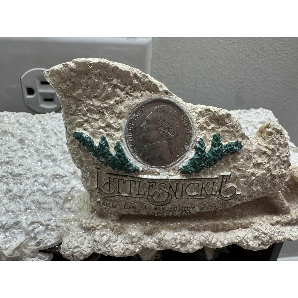 Vintage Enesco Littlesnickle Christmas Shelf Shadowbox Display With‎ 6 Santas